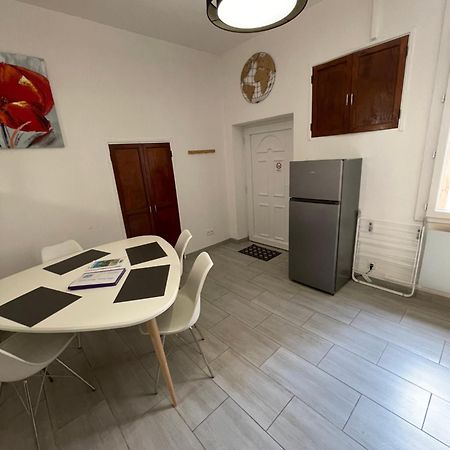Chez Sonou , Nimes Centre Apartment Екстериор снимка