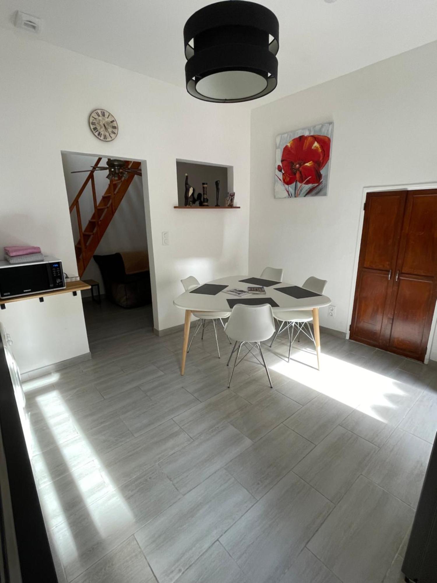 Chez Sonou , Nimes Centre Apartment Екстериор снимка