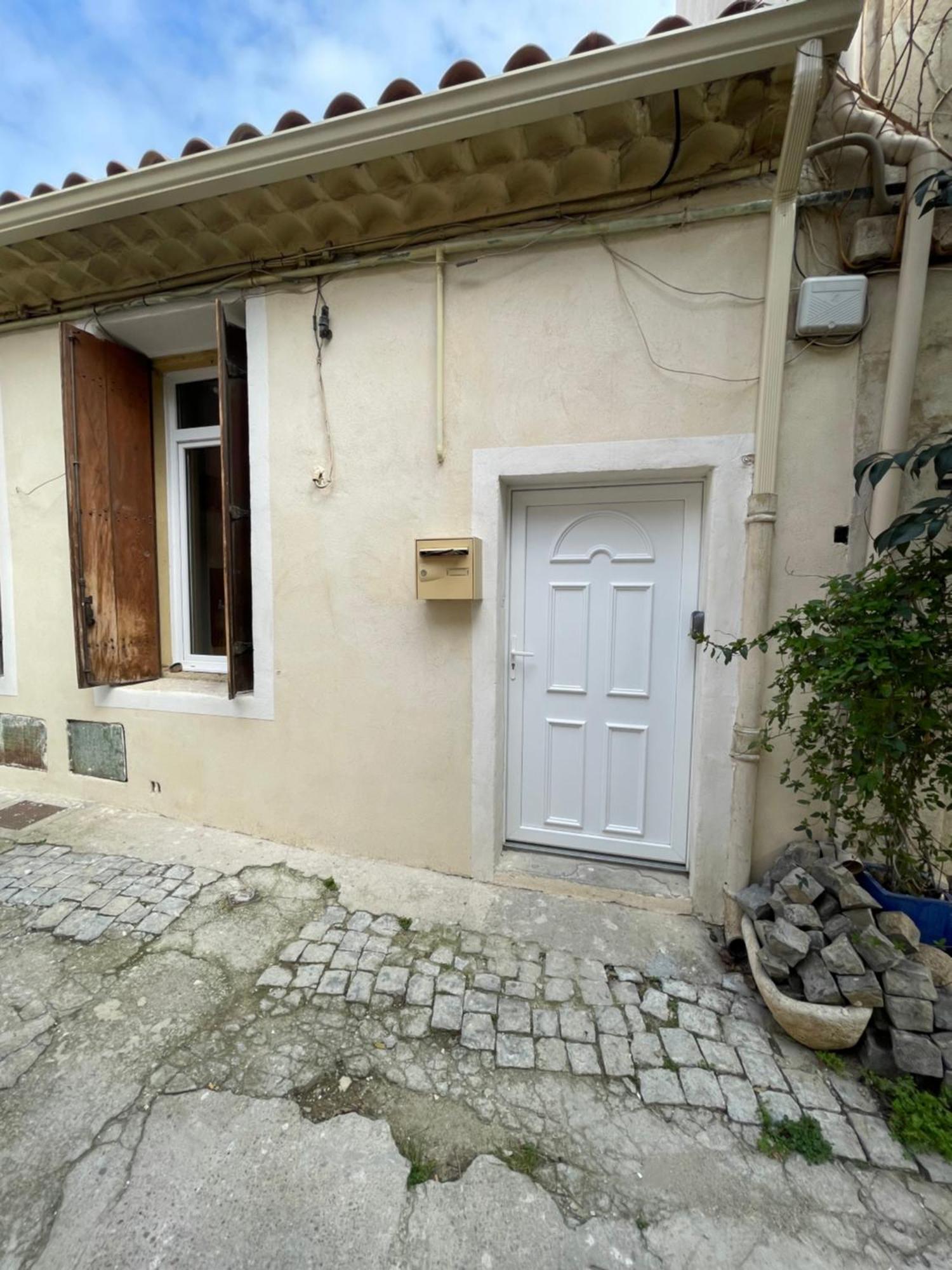 Chez Sonou , Nimes Centre Apartment Екстериор снимка