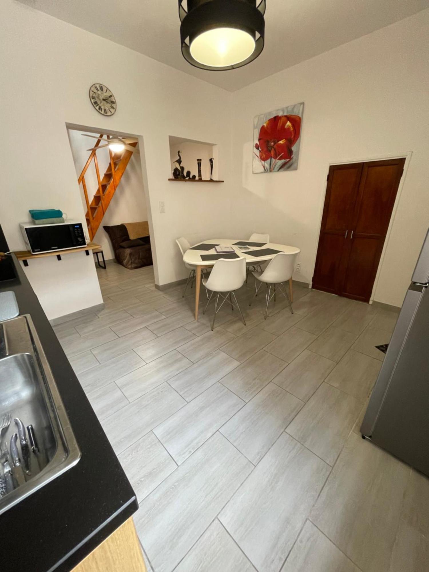 Chez Sonou , Nimes Centre Apartment Екстериор снимка